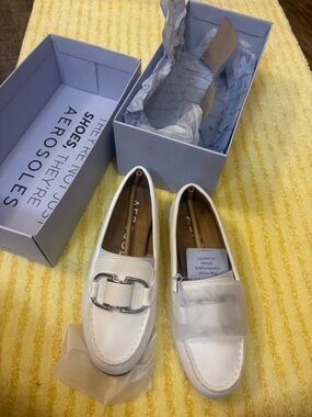 AEROSOLES White Leather Slip-On Loafers with Silver Hardware